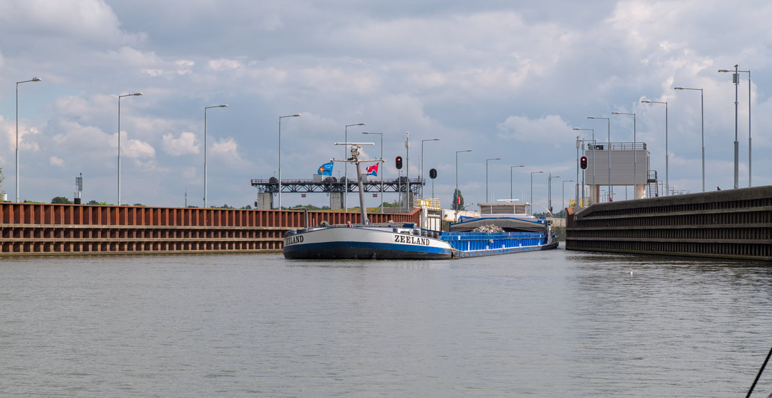 Zeeland ship coming out of Oostkolk Sluis Sambeek
