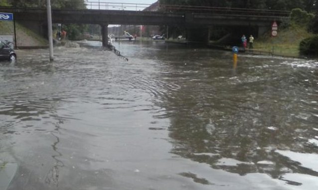 Wateroverlast in Arnhem op 28 juli in 2014, foto via twitter / @BrengOV.