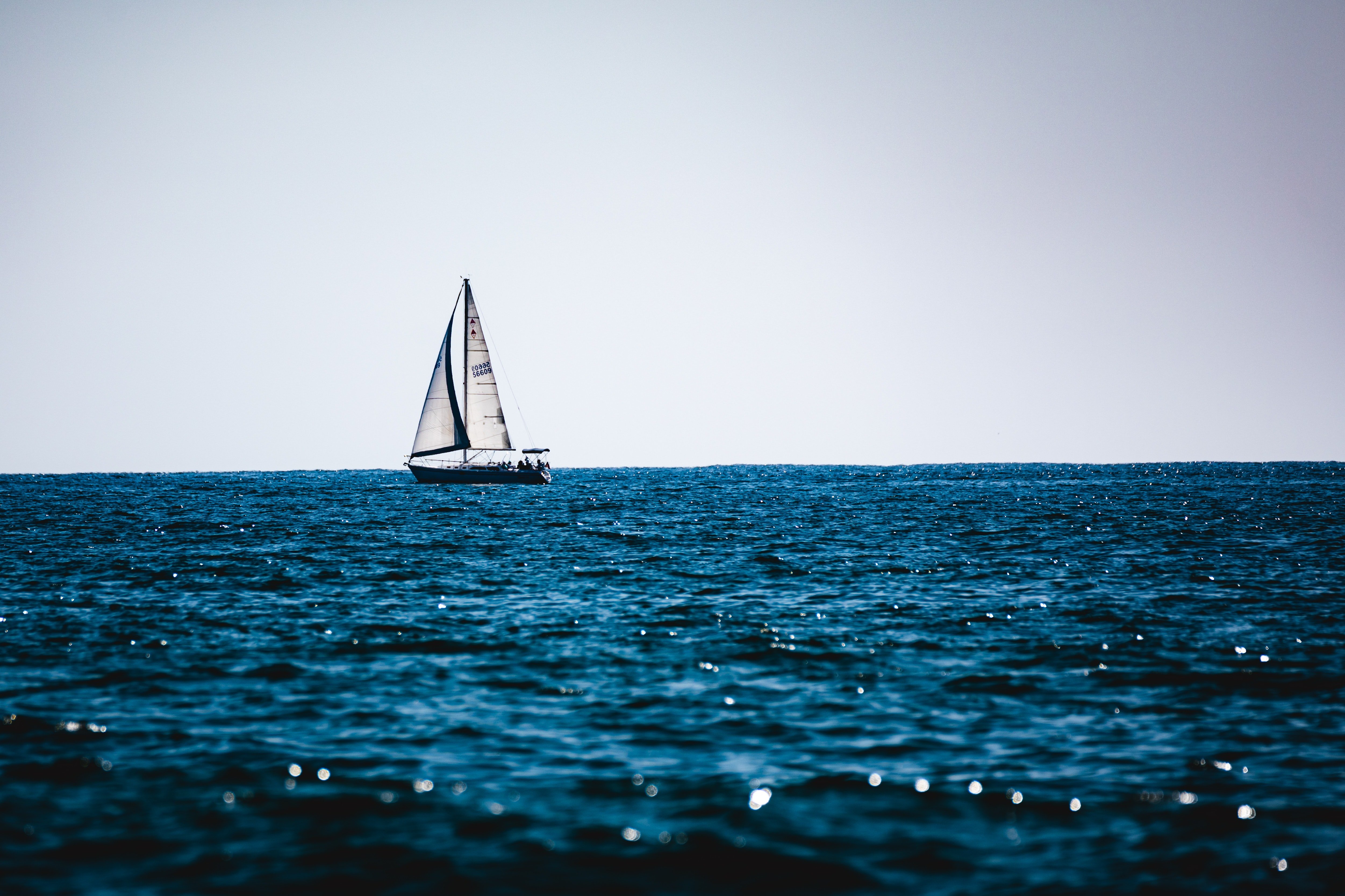 Яхта на горизонте моря. Море Горизонт. Яхта на горизонте. Океан Парус.