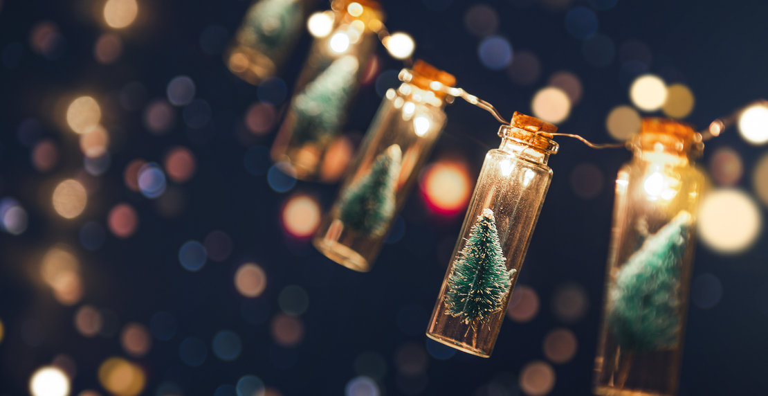 Close-up,,Elegant,Christmas,Tree,In,Glass,Jar,With,Bokeh,Lights